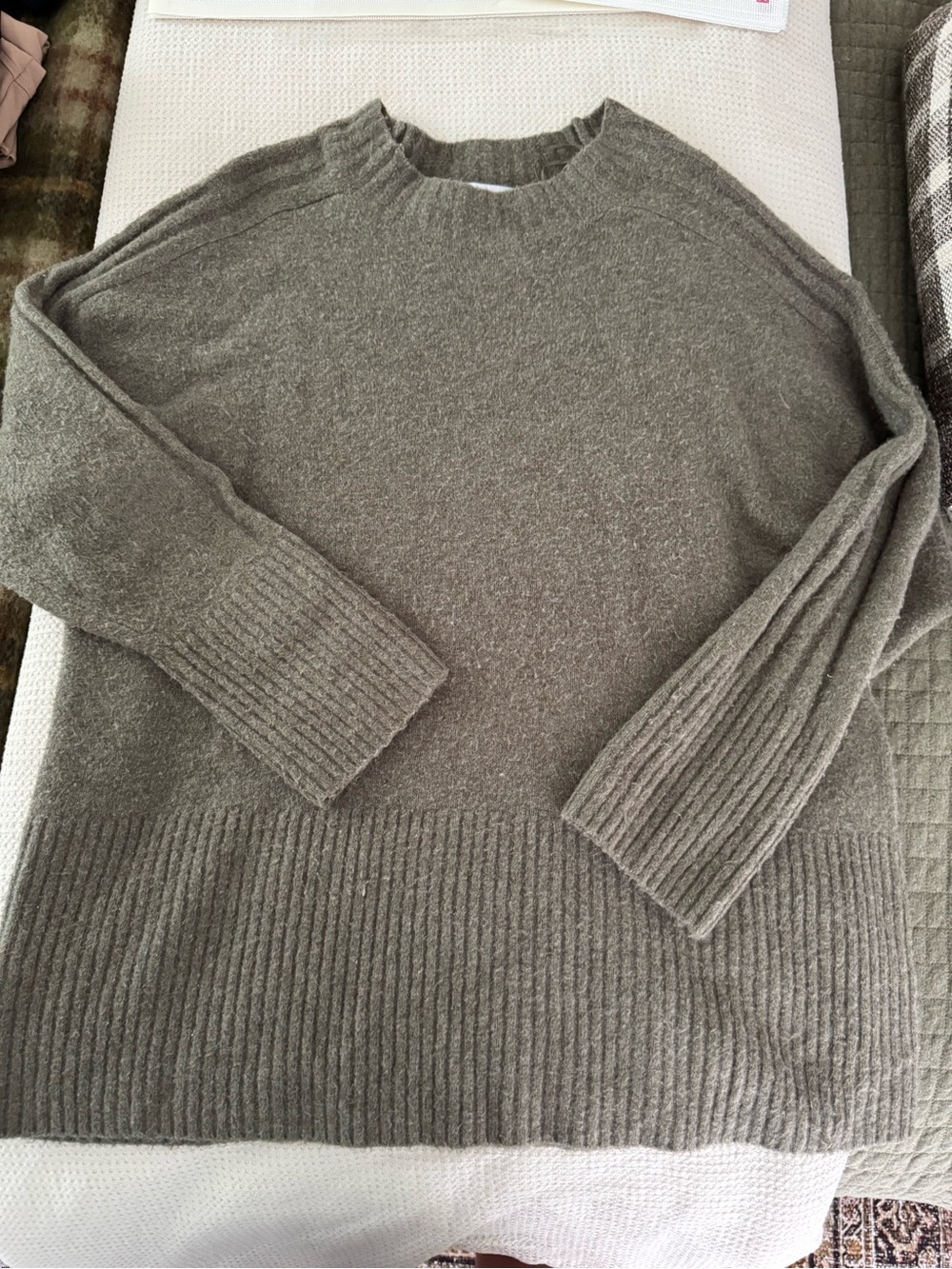 Zara women’s Crewneck Sweater in Olive